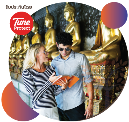 couple-visit-temple-in-bangkok-with-many-buddhas